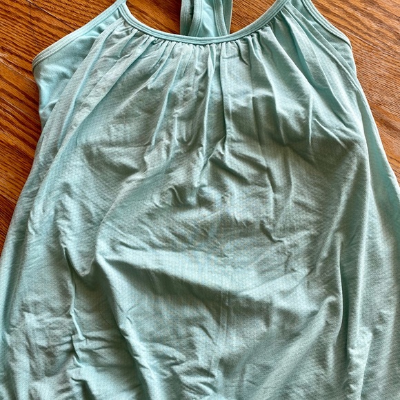 ✨2/$25✨ Lululemon Tank - Picture 2 of 6